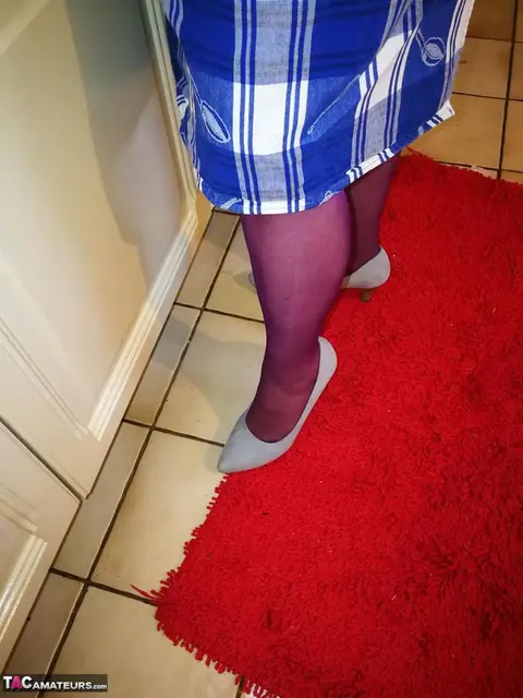 European BBW Strips Off Her Apron in the Kitchen – photo 4 of 20
