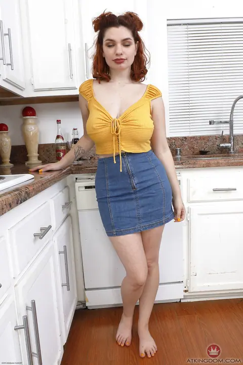 Annabel Redd: Busty Redhead BBW Spreads Her Hairy Pussy – photo 1 of 20