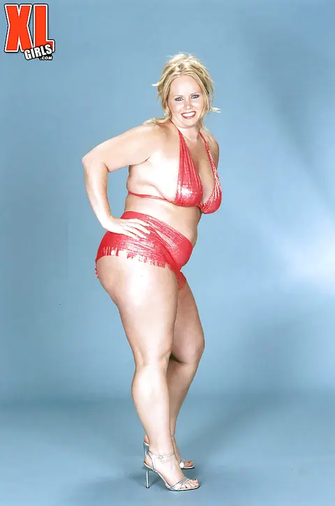 Kaitlin Klien: Tattooed Blonde BBW Spreads Outdoors – photo 1 of 16
