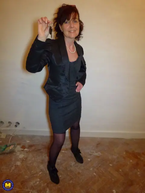 Joyce Mifle: Slim Mature Brunette Shows Off Her Lingerie and Stockings – photo 1 of 20