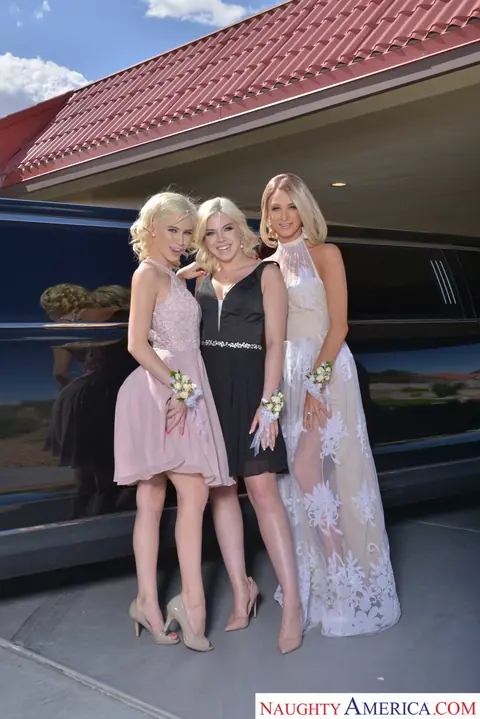Allie Nicole: Blonde Lesbians Strip and Show Their Holes Outdoors – photo 11 of 20