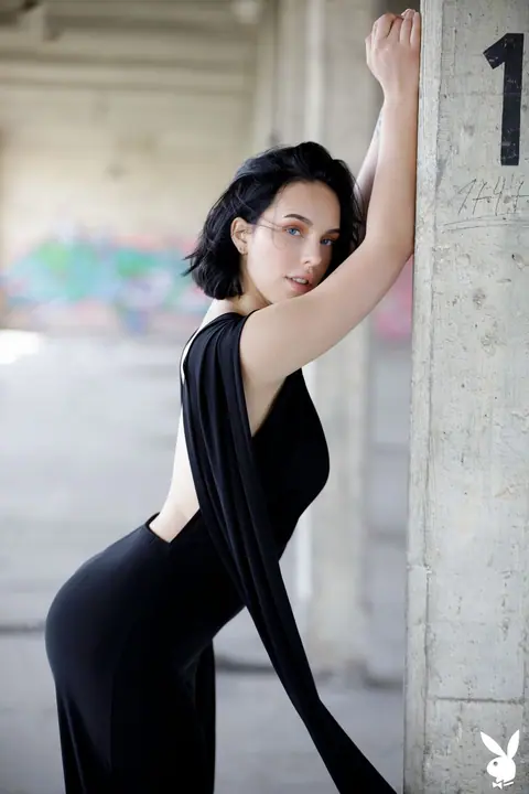 Marisa Ehret: German Brunette in High Heels Spreads Outdoors – photo 1 of 20