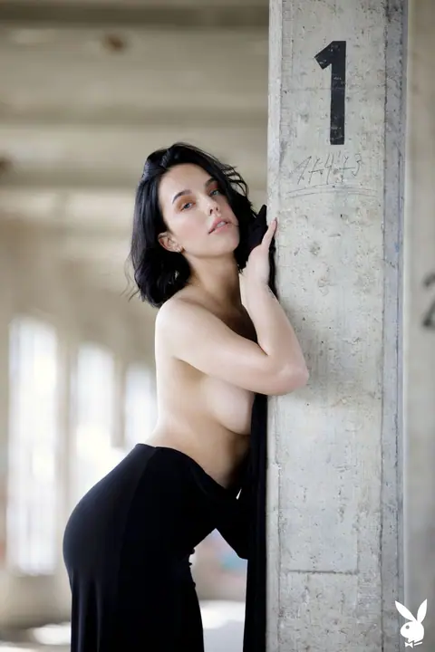 Marisa Ehret: German Brunette in High Heels Spreads Outdoors – photo 2 of 20