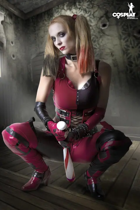 Thick Woman in Leather Cosplay Plays with a Dildo – photo 7 of 12
