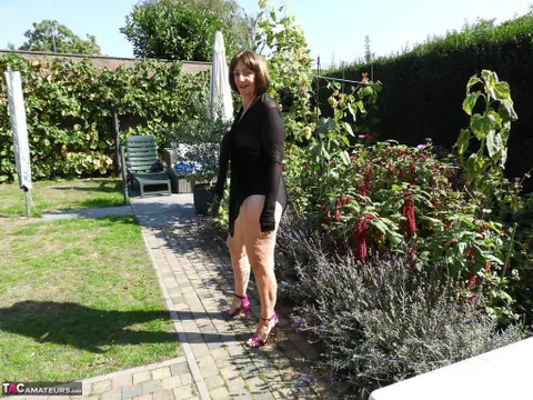 Kat Kitty: Curvy European MILF Undresses on a Backyard Hammock – photo 1 of 20