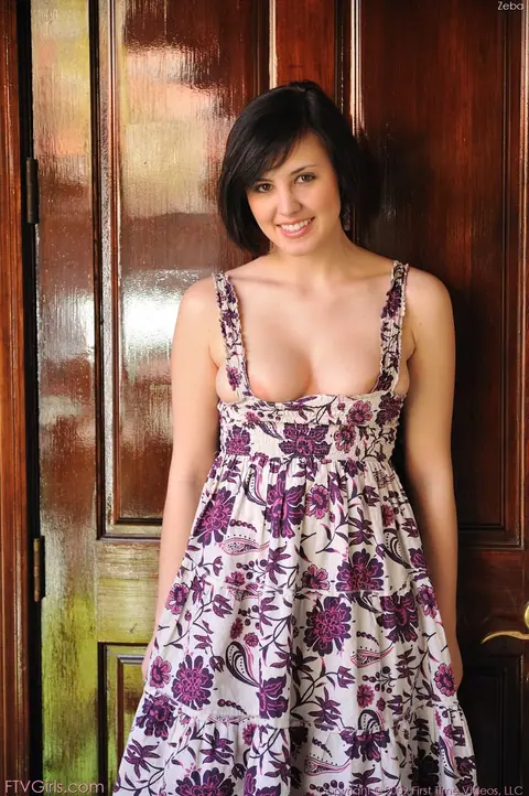 Brooke Lee Adams: Short-Haired MILF Masturbates in a Dress Outdoors – photo 2 of 20