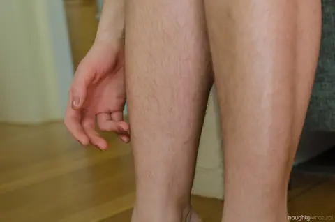 Katie Zucchini: Brunette Housewife Spreads Her Hairy Bush Up Close – photo 14 of 20