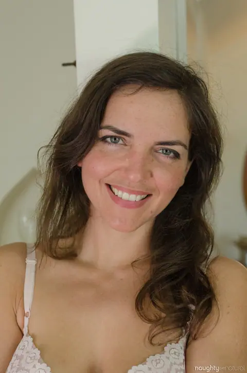 Katie Zucchini: Brunette Housewife Spreads Her Hairy Bush Up Close – photo 4 of 20