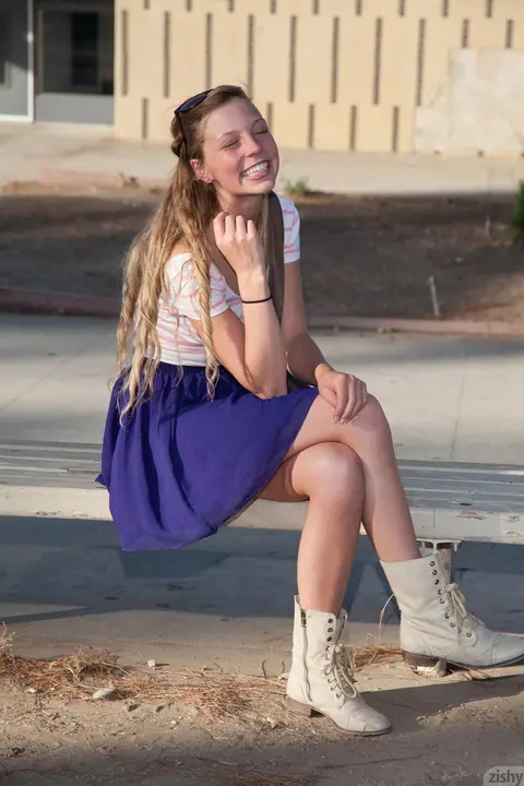 Marley Kunis: Blonde Flashes Her Panties Outdoors – photo 1 of 11