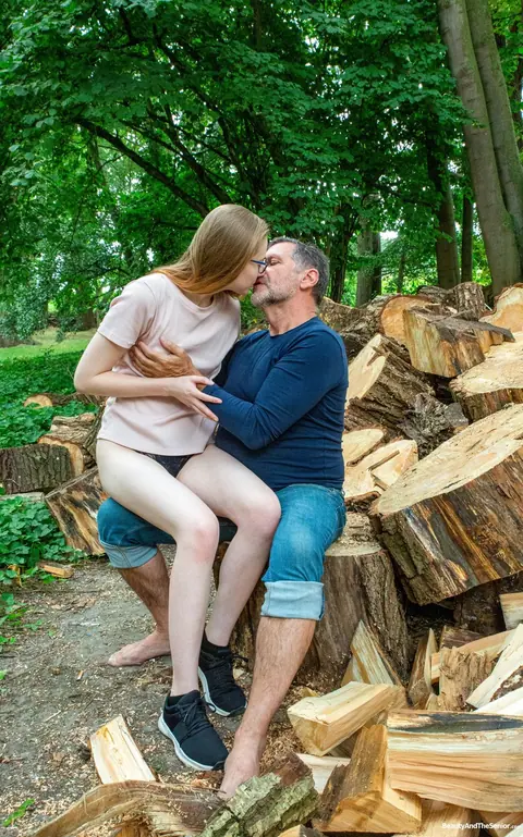 Slim Woman in Glasses Gets Anal Doggy Style Outdoors – photo 2 of 20