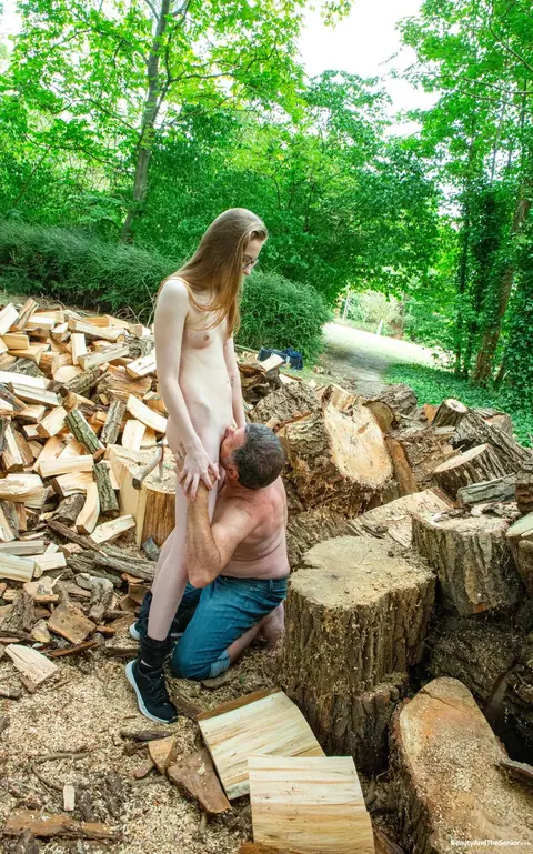 Slim Woman in Glasses Gets Anal Doggy Style Outdoors – photo 4 of 20