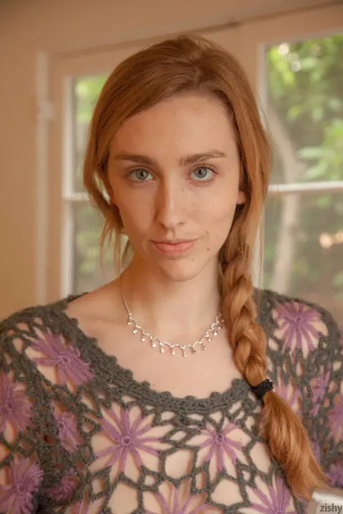 Phoebe Keller: Tall Redhead Amateur Undresses Out of Her Dress – photo 11 of 11
