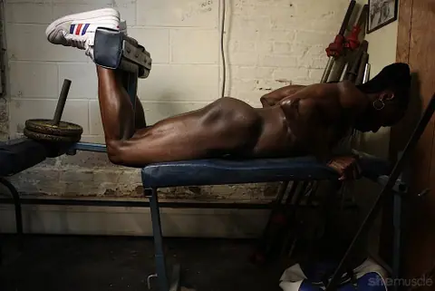 Athletic Ebony MILF Spreads Her Pussy in the Gym – photo 14 of 17