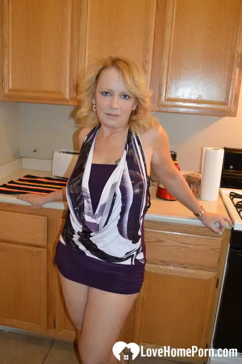 Brandie Sweet: Mature Blonde with Natural Tits Strips Nude in the Kitchen – photo 4 of 20