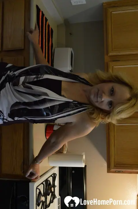 Brandie Sweet: Mature Blonde with Natural Tits Strips Nude in the Kitchen – photo 5 of 20