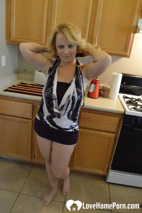 Brandie Sweet: Mature Blonde with Natural Tits Strips Nude in the Kitchen – photo 6 of 20