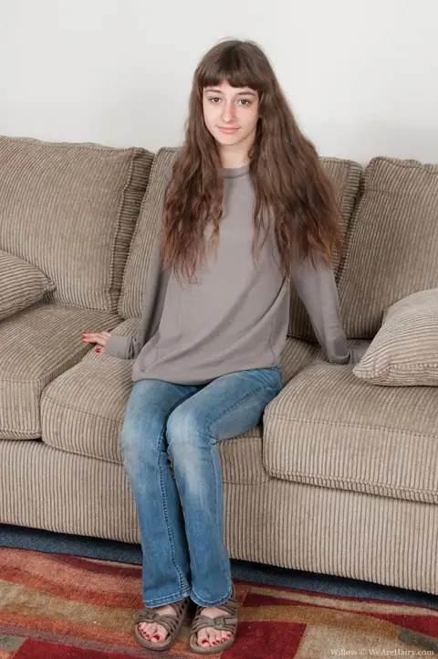 Willow Hayes: Slim Brunette Strips Off Her Jeans to Show Her Hairy Pussy – photo 2 of 16