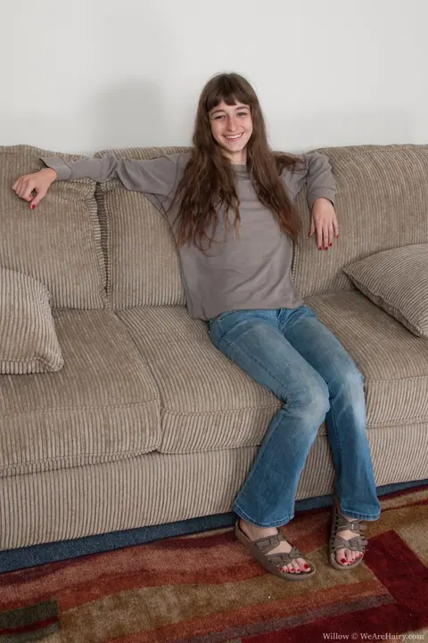 Willow Hayes: Slim Brunette Strips Off Her Jeans to Show Her Hairy Pussy – photo 3 of 16