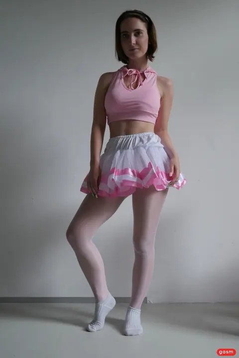 Lou Nesbit: Brunette German Ballerina Fucks Her Instructor in Pantyhose – photo 8 of 15