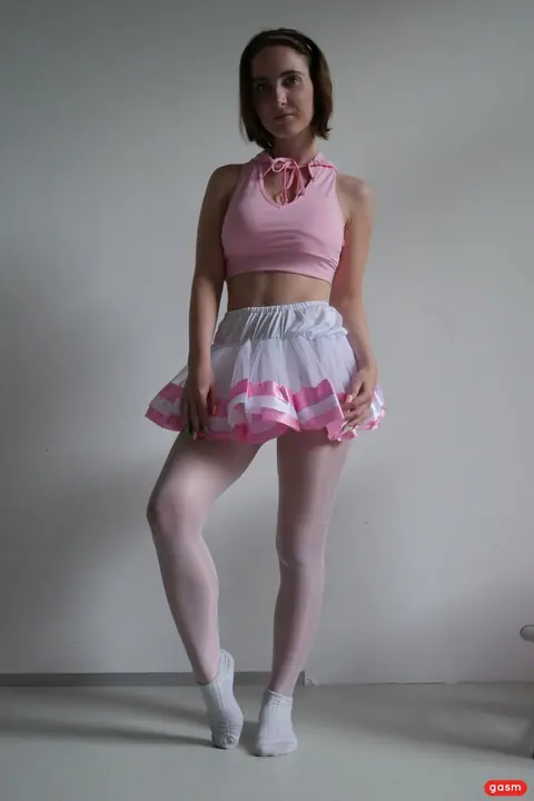 Lou Nesbit: Brunette German Ballerina Fucks Her Instructor in Pantyhose – photo 9 of 15