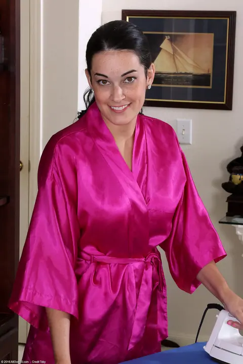 Nyla Parker: Thick Hairy MILF Opens Her Robe and Spreads Wide – photo 1 of 20