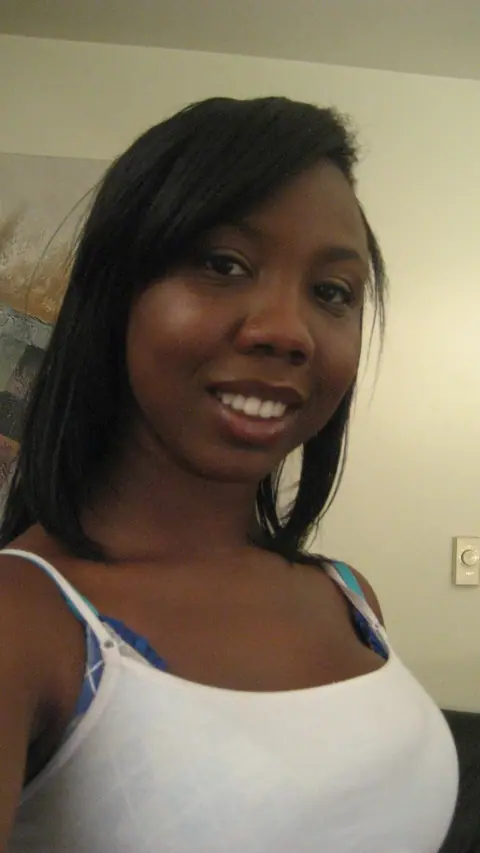 Ebony Beauty Strips for Selfies and Shows Her Boobs – photo 1 of 20