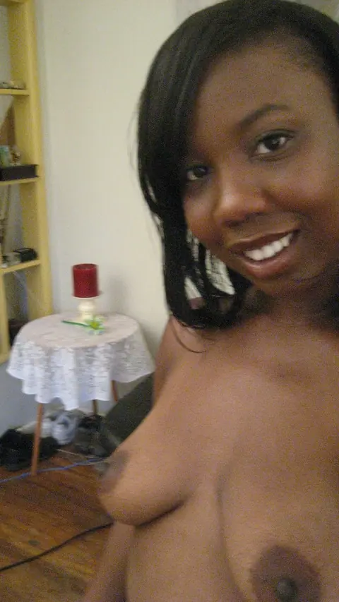 Ebony Beauty Strips for Selfies and Shows Her Boobs – photo 13 of 20