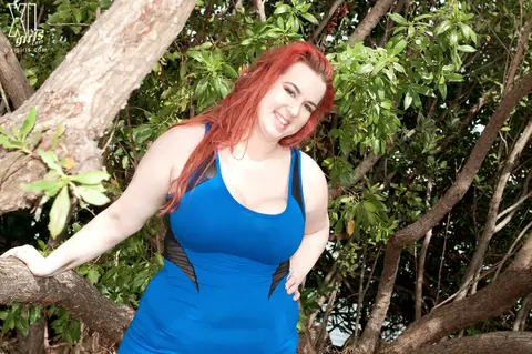 Amerie Thomas: Redhead BBW Strips Outdoors and Splashes Water in the Bathroom – photo 9 of 16