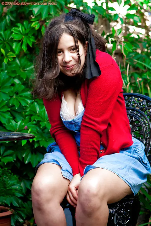 BBW Latina Undresses Outdoors in a Skirt – photo 2 of 16