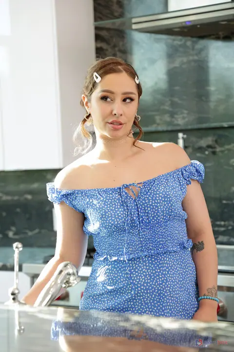 Tommy King: Curvy Brunette Takes Anal Doggy Style in the Kitchen – photo 7 of 20