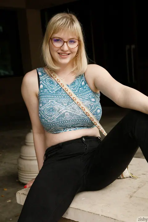 Vicky Chandler: Curvy Blonde MILF Flaunts Her Big Tits in Panties and Glasses Outdoors – photo 5 of 12