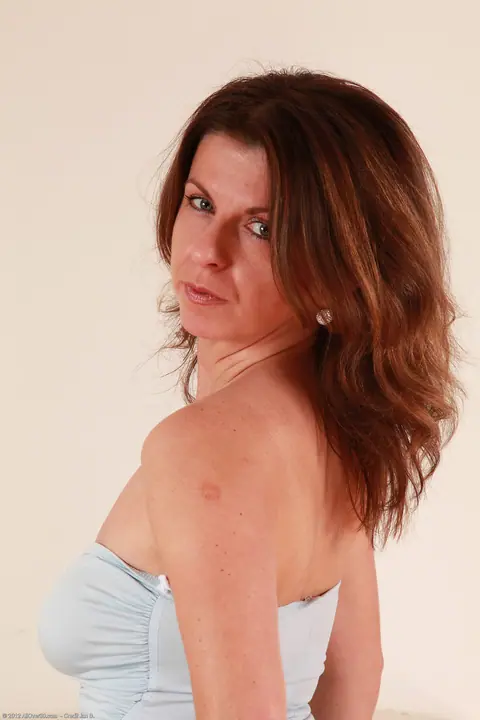 Sky Rodgers: Mature Brunette MILF Undresses and Spreads Her Trimmed Pussy – photo 2 of 20