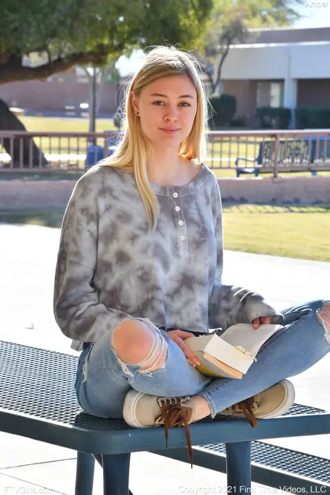 Amber Moore: Tall Blonde Strips Out of Her Jeans and Lingerie in Public – photo 15 of 20
