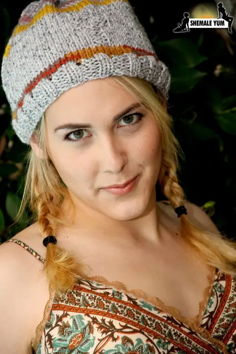 Trans Woman Strips Nude Outdoors – photo 2 of 15