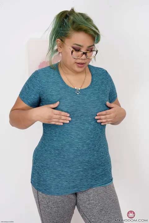 Chubby Asian MILF in Glasses Spreads Her Pussy – photo 1 of 20