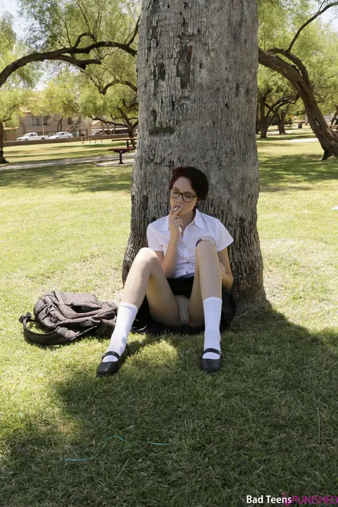 Cadey Mercury: Short-Haired Brunette in Glasses Fucks Her Partner – photo 2 of 16