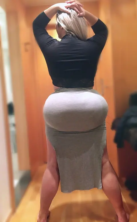 Natasha Crown: Blonde MILF Lifts Skirt Hem to Show Her Big Ass – photo 11 of 13