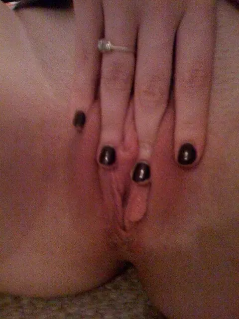 Woman in Jeans Shows Her Pussy in a Mirror Selfie – photo 19 of 20