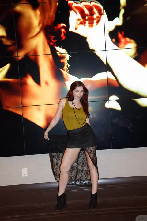 Jazz Reilly: Pale Redhead MILF in Boots Lifts Her Hem – photo 1 of 11