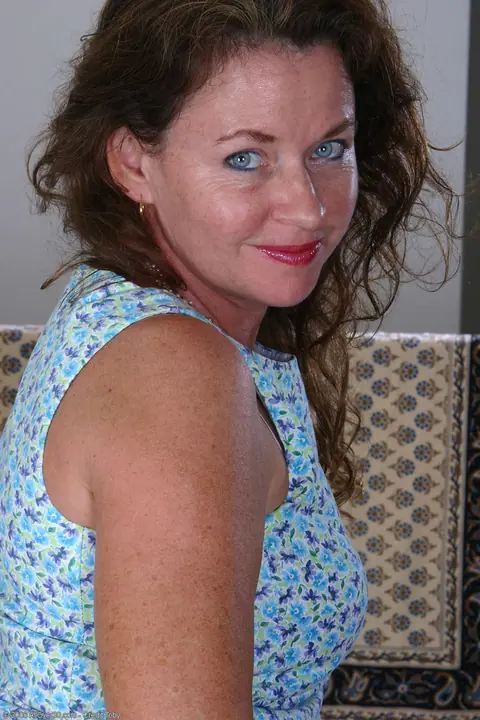 Curvy MILF Strips Off Her Lingerie and Opens Her Trimmed Pussy – photo 1 of 20