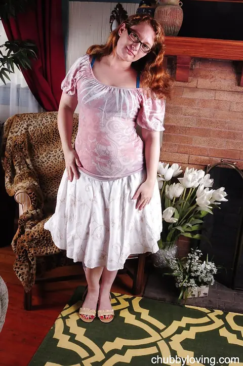 Mature Curvy Woman Strips Out of Her Lingerie and Spreads Wide – photo 2 of 16