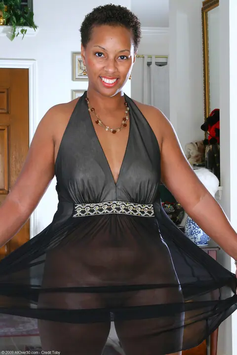 Busty Ebony MILF Flashes Her Ass and Spreads Her Shaved Pussy – photo 5 of 20