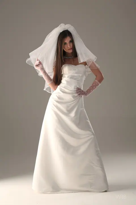 Slim Czech Bride Strips Out of Her Wedding Dress and Lingerie – photo 3 of 20