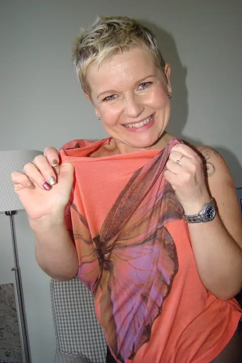 Deide Jones: Busty Blonde MILF Rips Pantyhose and Spreads Her Pussy – photo 6 of 16