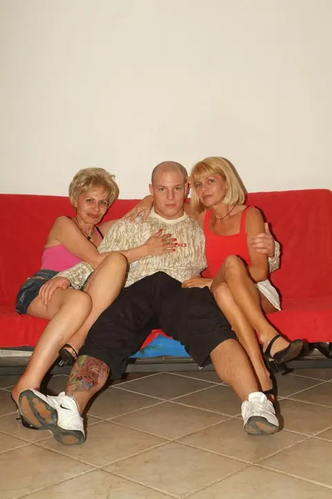 Two Mature Blondes in Skirts Share a Guy in Threesome – photo 7 of 21