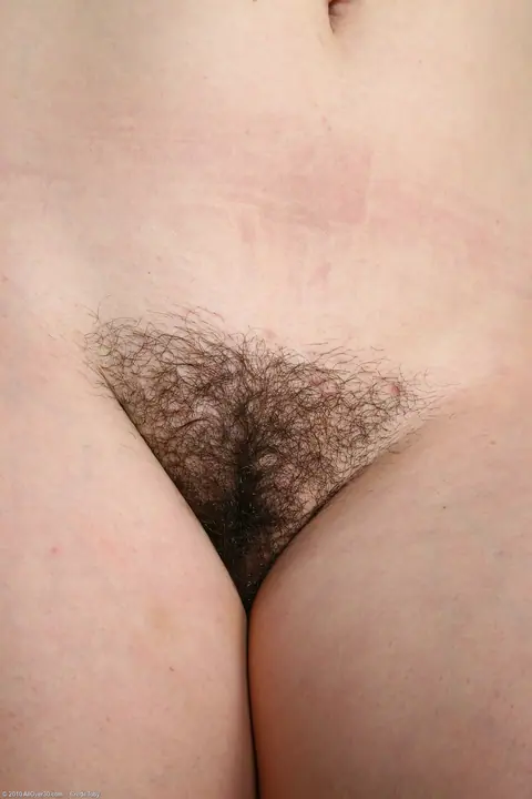 Curvy Brunette MILF Bares Her Hairy Pussy in the Kitchen – photo 12 of 20