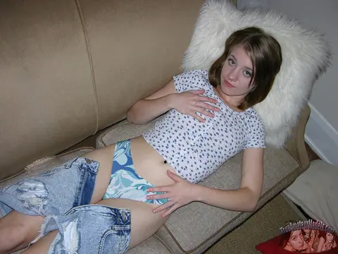 Dakota Burns: Skinny Amateur Brunette Undresses and Spreads in Her House – photo 2 of 16