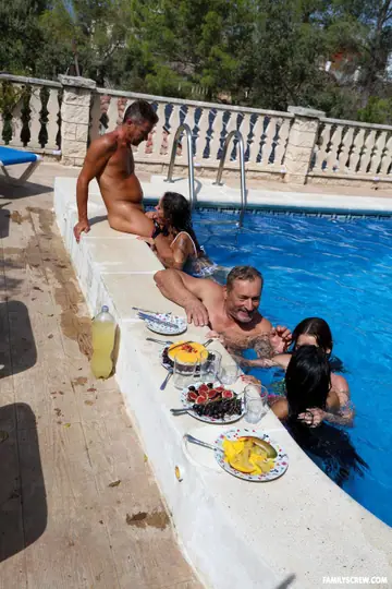 Mary Borbosita – Athletic Women in Bikinis Share a Man in the Pool Orgy