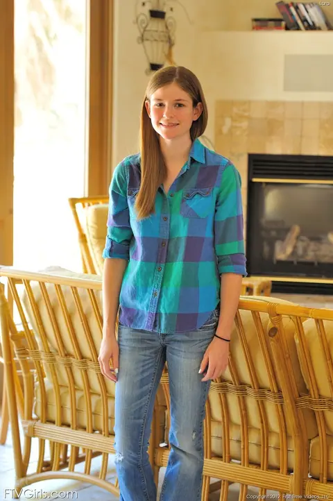Lara Brookes: Redhead Shows Off Her Small Natural Tits in Jeans – photo 1 of 20