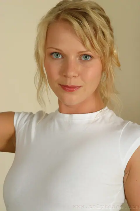 Abigail Toyne: Blonde MILF Poses in Tennis Dress and Socks – photo 3 of 20